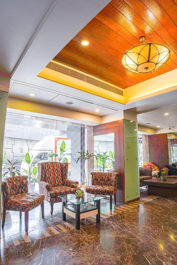 Ginger Thane Exterior foto